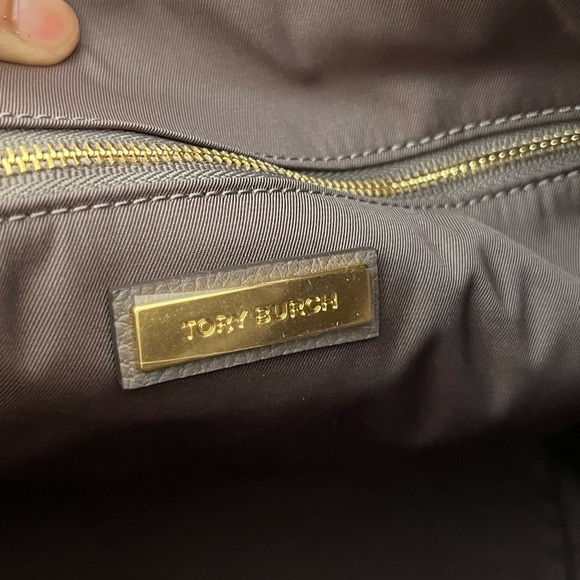 Tory Burch Carson Hobo Bag Silver Maple Pebbled Leather NWT Style 75421 - Picture 9 of 17